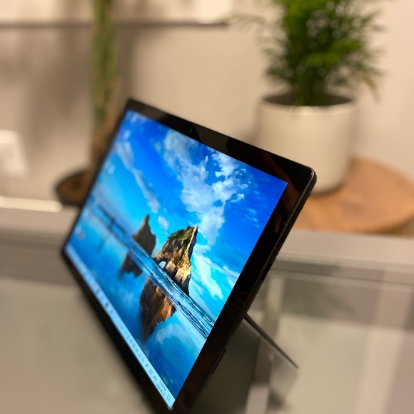 Microsoft Surface Pro - Picture 3 of 9